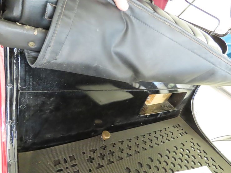 1902-curved-dash-oldsmobile-runabout-image-29