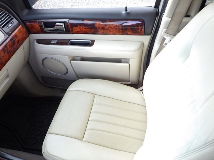 2003-lincoln-navigator-image-36