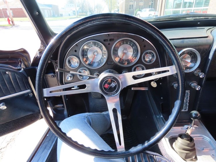 1963-chevrolet-corvette-stingray-split-window-coupe-image-16