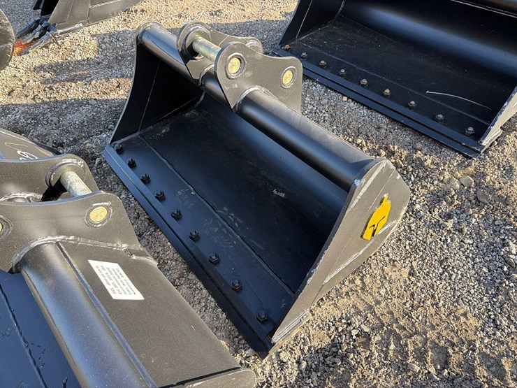 caterpillar-303-image-1