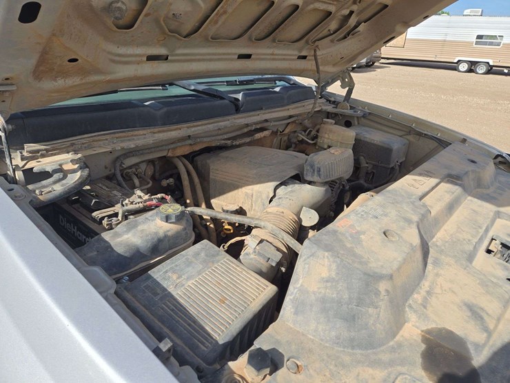 2013-chevrolet-silverado-3500hd-image-21