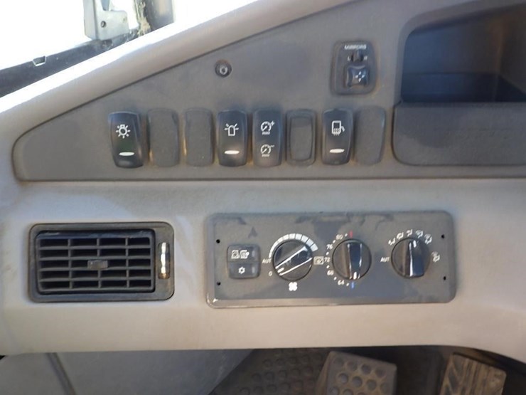 2018-volvo-a45g-image-40