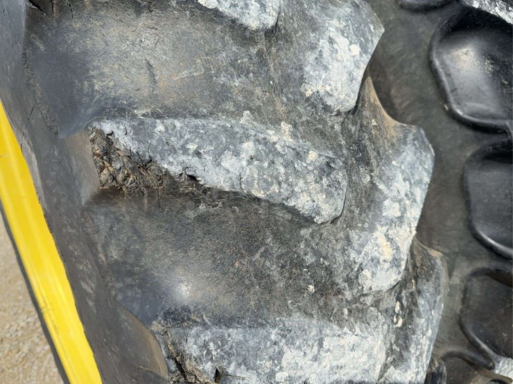 john-deere-200-image-32