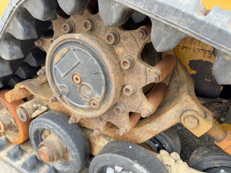 2014-caterpillar-247b3-image-11