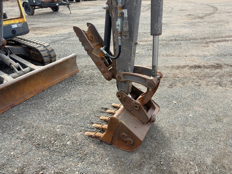 2004-volvo-ec35-image-8