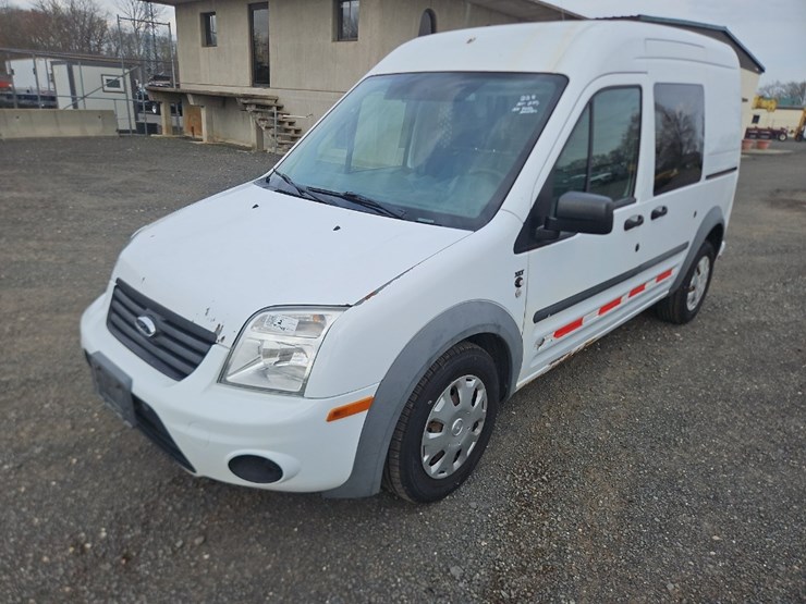 2013-ford-transit-image-1