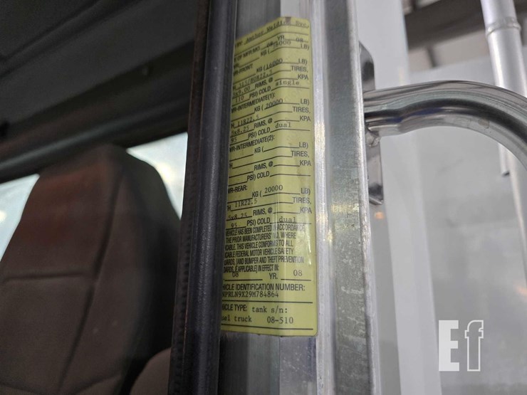 2009-peterbilt-340-image-34