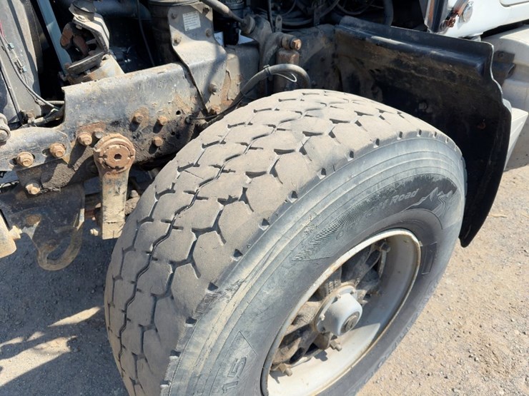 2001-mack-rd688s-image-9