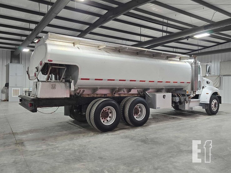 2009-peterbilt-340-image-3