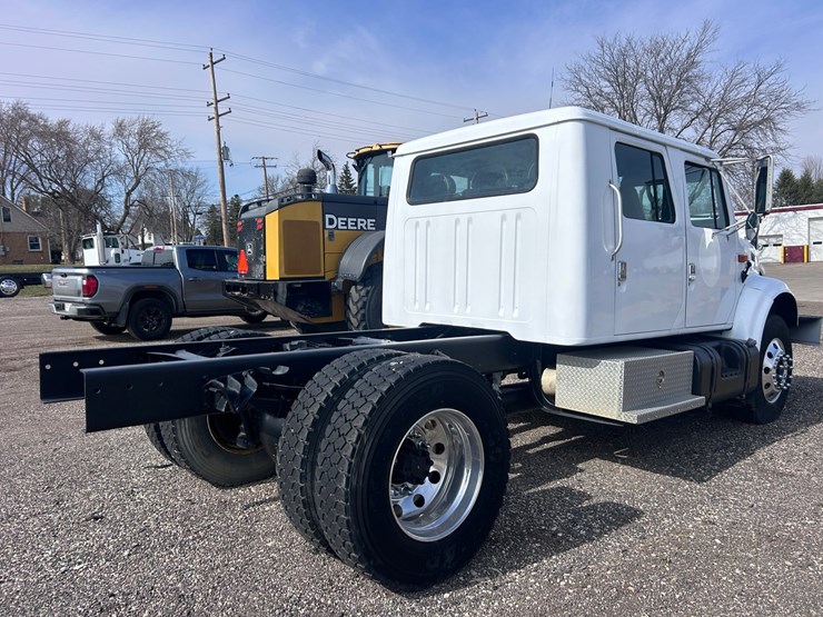 #1008-•-international-cab-and-chassis-image-4