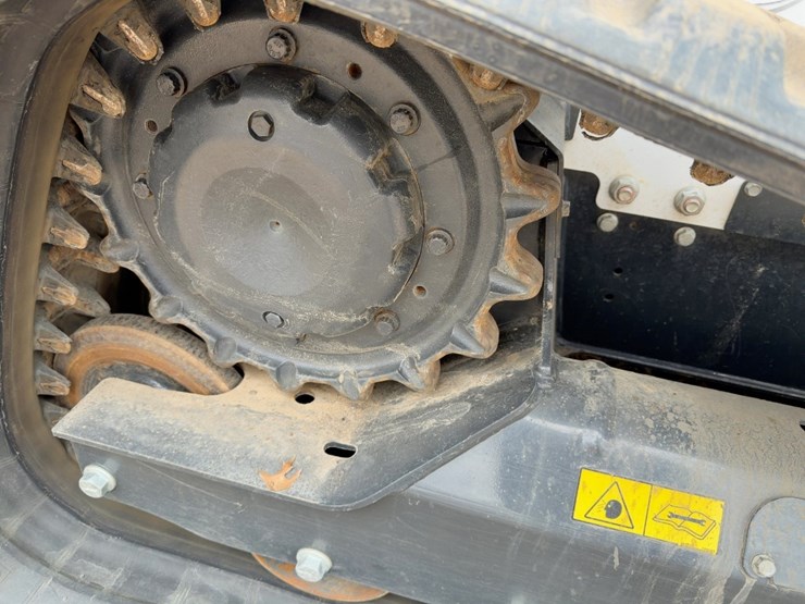 2024-bobcat-t770-image-13