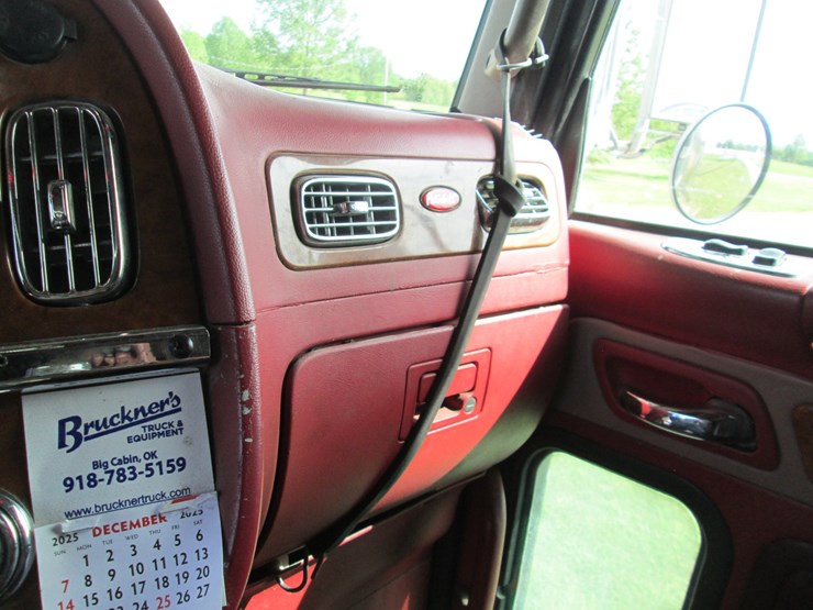 2008-peterbilt-389-image-40