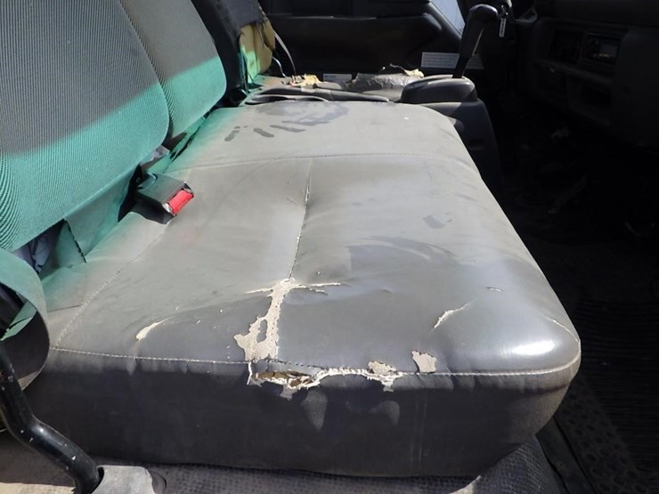 2005-isuzu-nqr-image-19