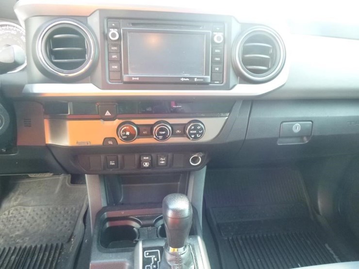 2018-toyota-tacoma-image-11