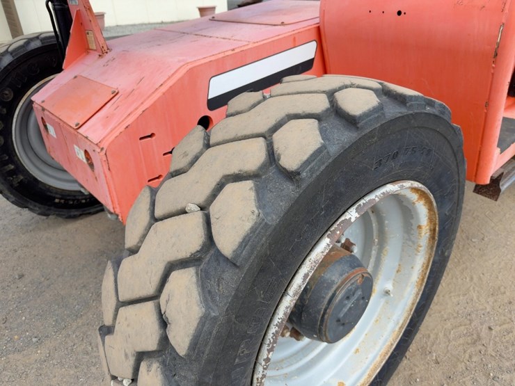 2015-sky-trak-6042-image-12