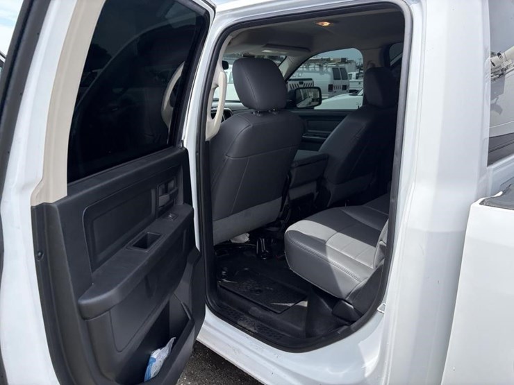 2016-dodge-1500-image-11