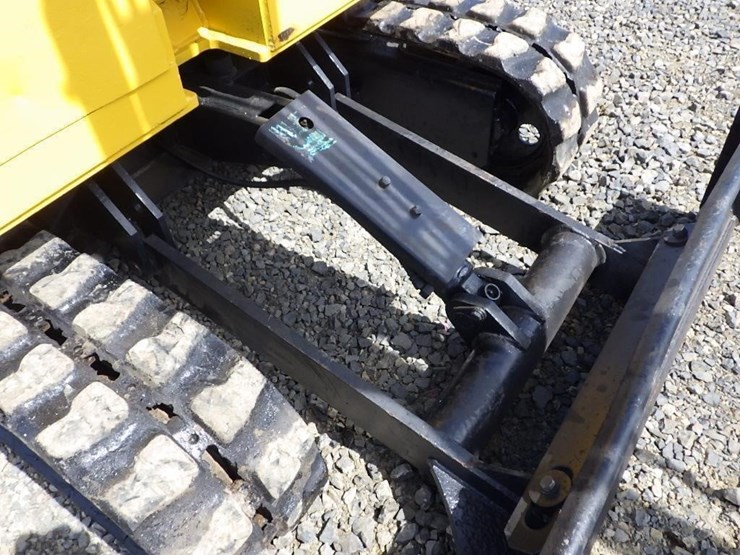 komatsu-pc28uu-image-25