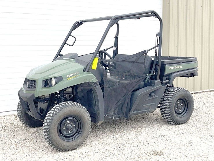 2022-john-deere-gator-image-2