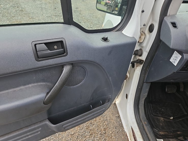 2013-ford-transit-image-17