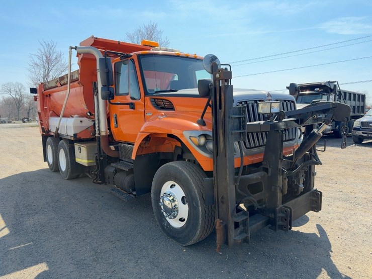 2012-international-7600-image-7