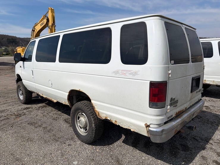 2012-ford-e350-image-5