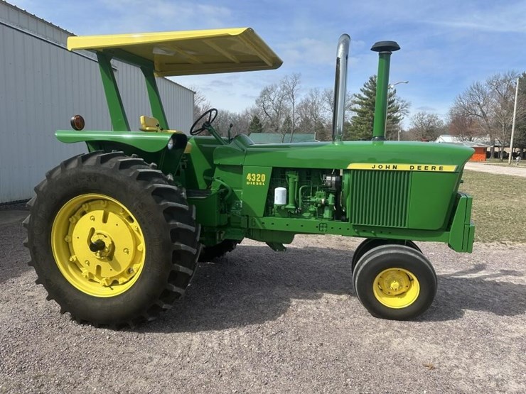 john-deere-4320-image-28