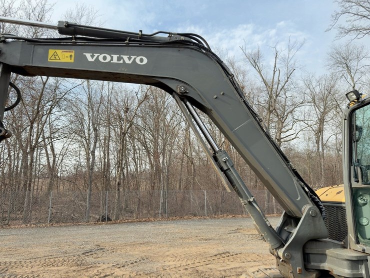 2016-volvo-ecr88d-image-16