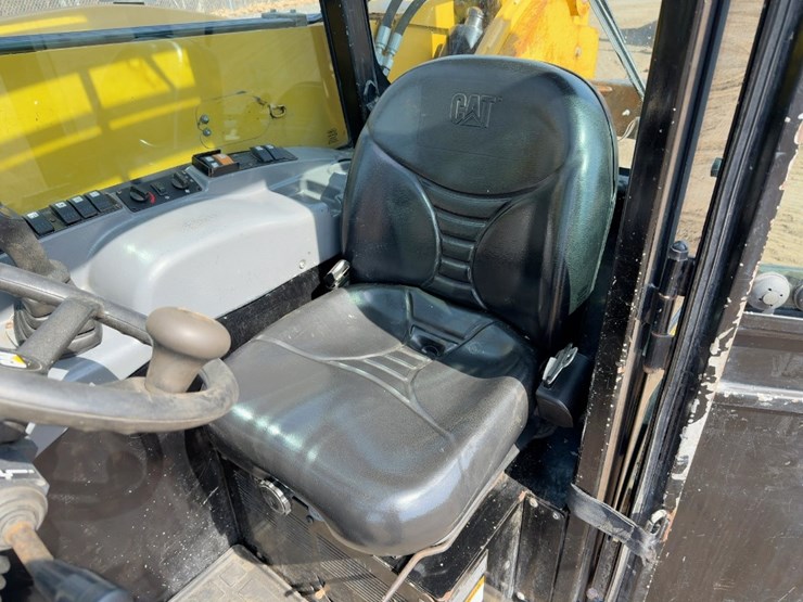 2018-caterpillar-th255c-image-16