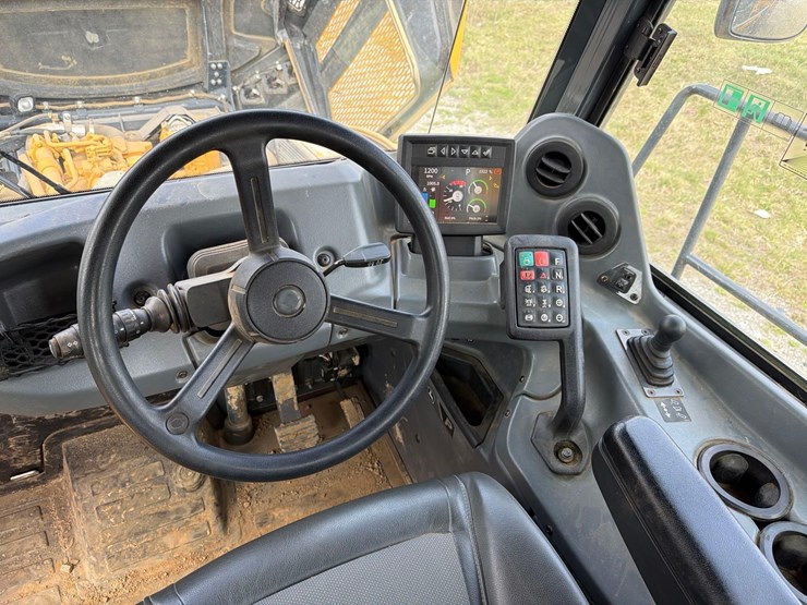 2024-deere-260p-image-16