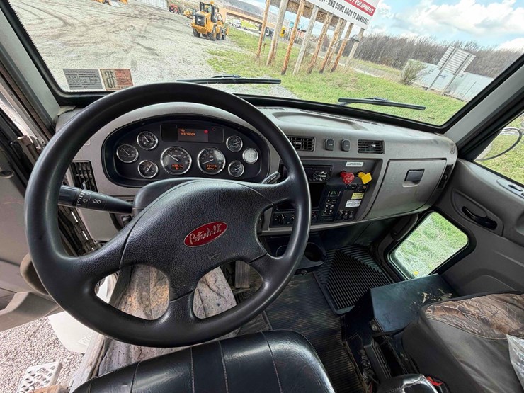 2019-peterbilt-337-image-43