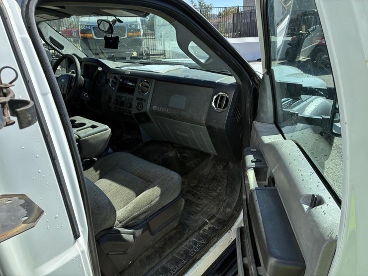 2011-ford-f550-image-9