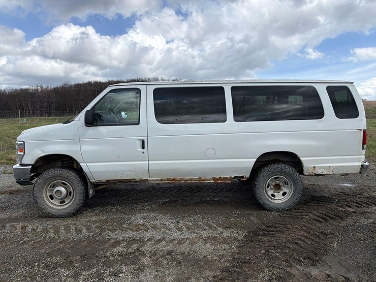 2013-ford-e350-image-1