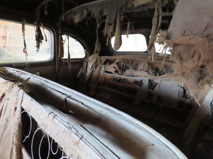 1937-cadillac-4dr-sedan-image-11