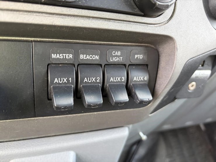 2012-ford-f550-image-23