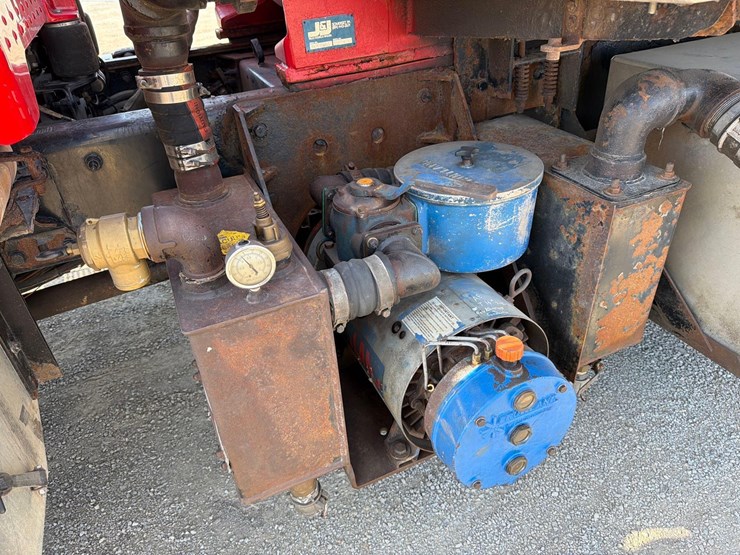 2012-peterbilt-389-image-10