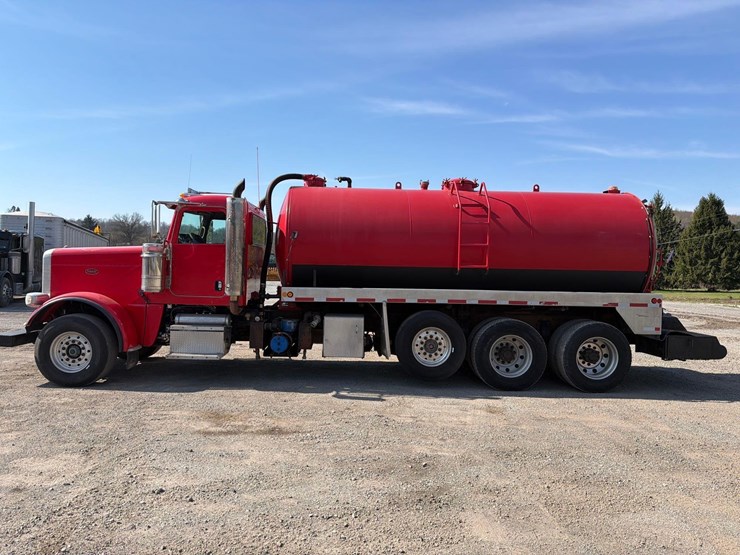 2012-peterbilt-389-image-1