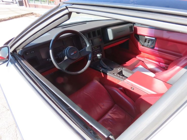 1985-chevrolet-corvette-image-12