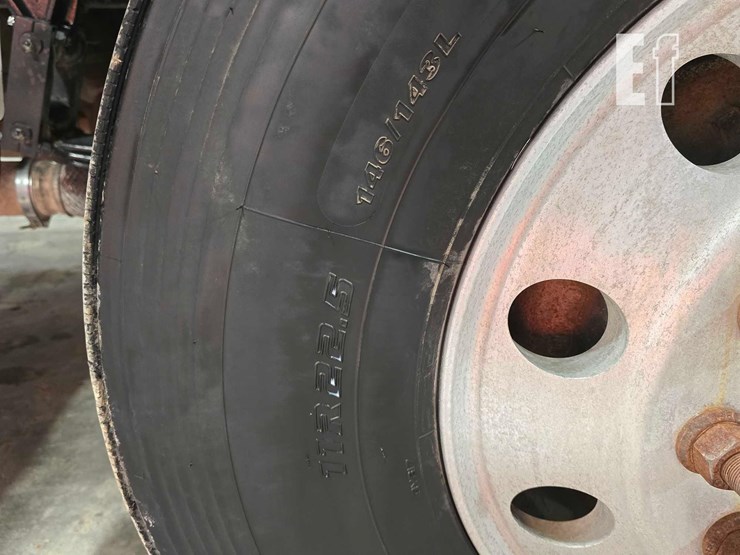 2009-peterbilt-340-image-32