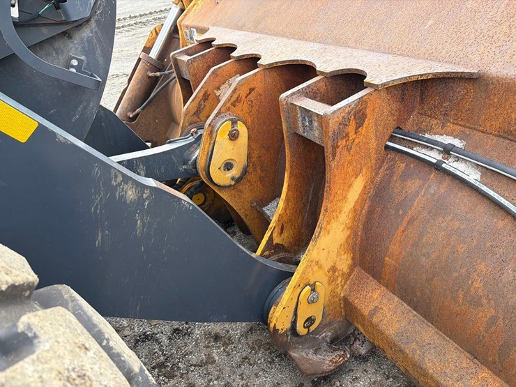 2020-deere-744l-image-14