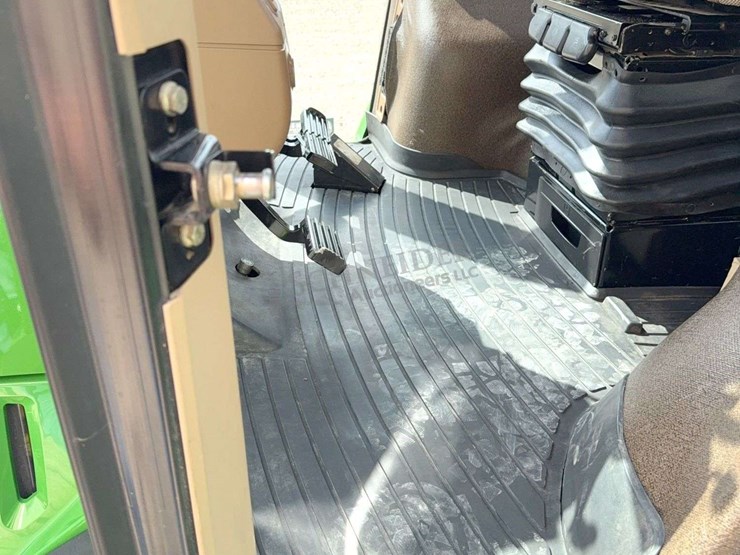 john-deere-200-image-71