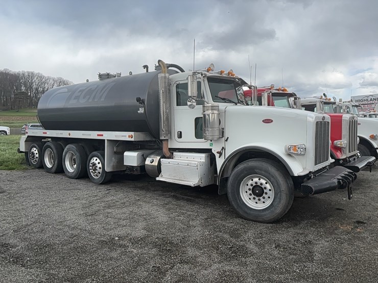 2015-peterbilt-367-image-1