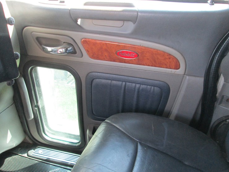 2008-peterbilt-389-image-42