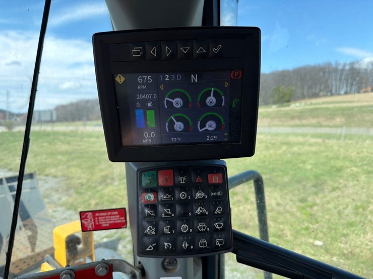 2022-john-deere-844-image-24