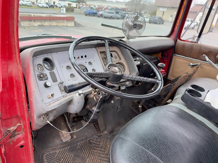 1970-ford-8000-image-20