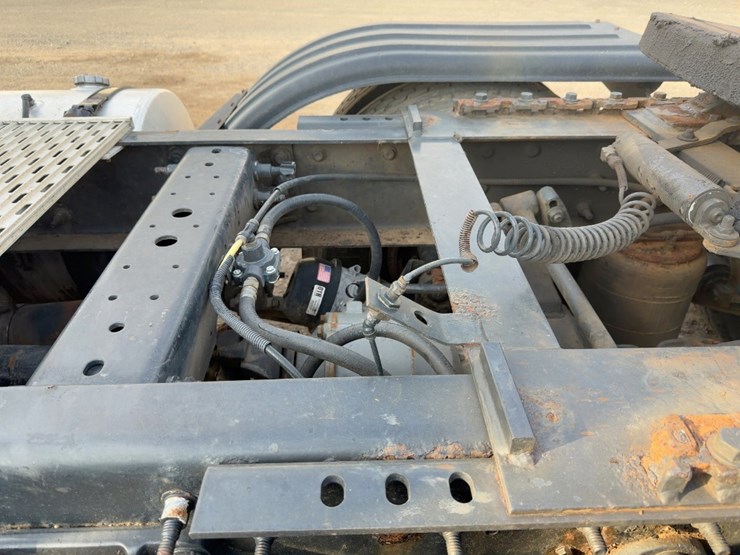 2015-international-8600-image-20