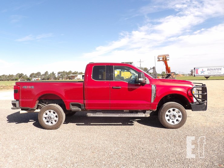 2023-ford-f250-image-11