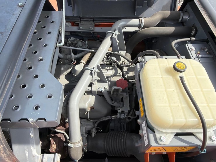 2020-hitachi-zx200-image-24