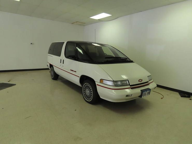 1990-chevrolet-lumina-apv-van-image-1