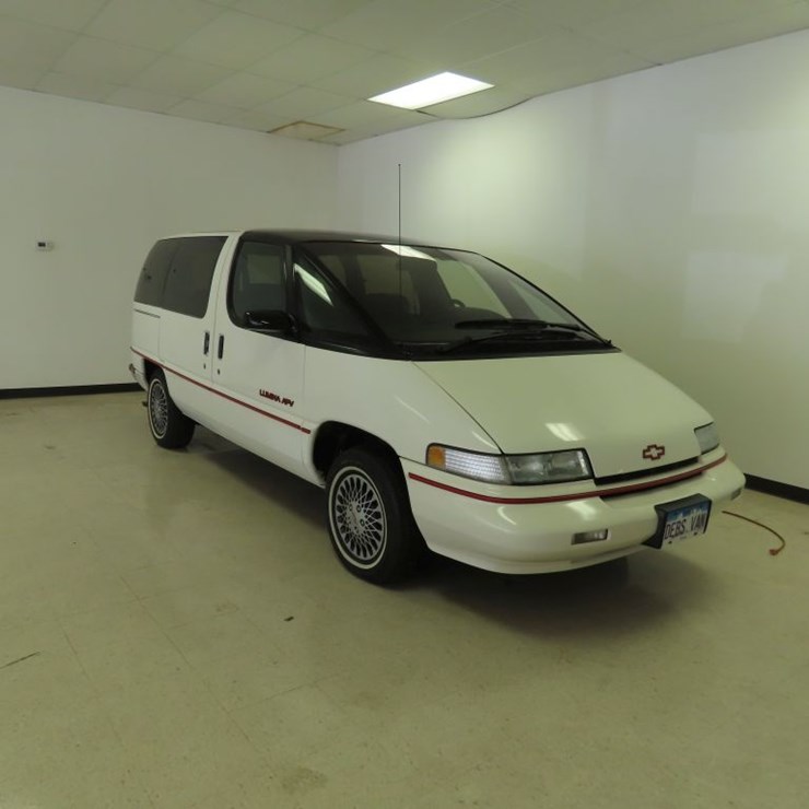 1990 Chevrolet Lumina APV Van