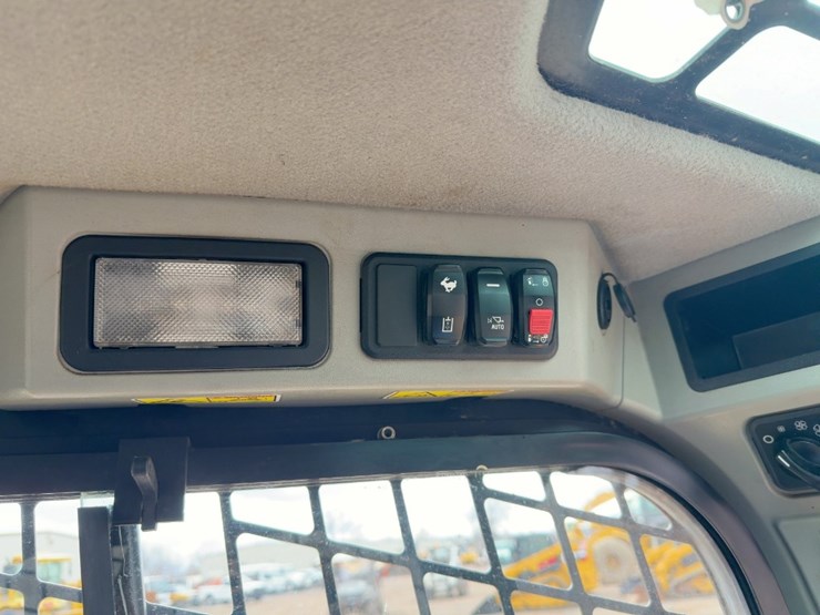 2021-caterpillar-259d3-image-24